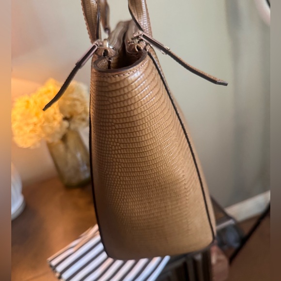 Henry Bendel  embossed leather Tote Bag - Picture 3 of 11